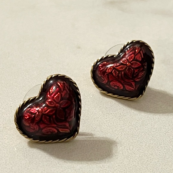 Beautiful Vintage Avon Red Heart Flower Earrings - Picture 12 of 13